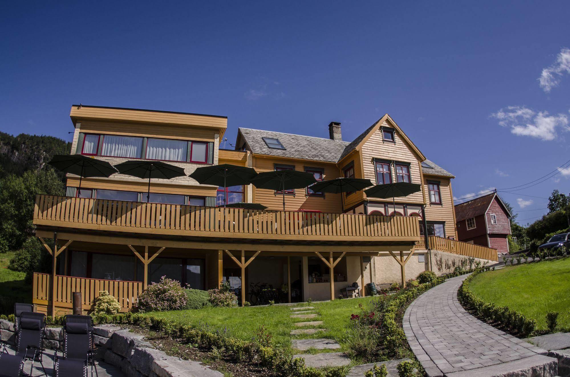 Lavik Fjord Hotel & Apartments Exterior foto